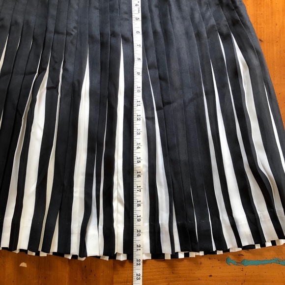♣️ J. Crew Black & White Pleated Skirt | Sz 6 | - Picture 3 of 7